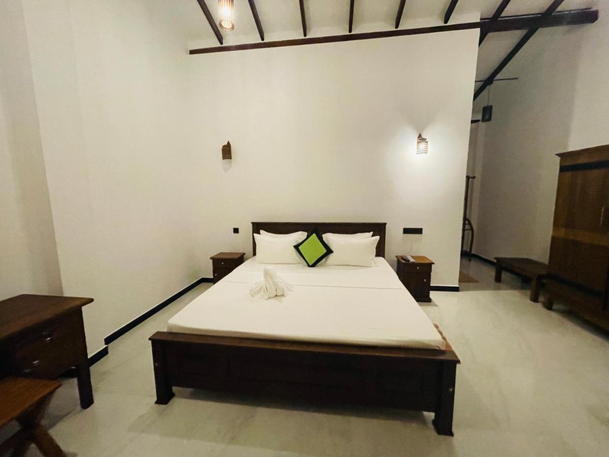 Dk Zur Einkehr Hotel Ahangama Esterno foto