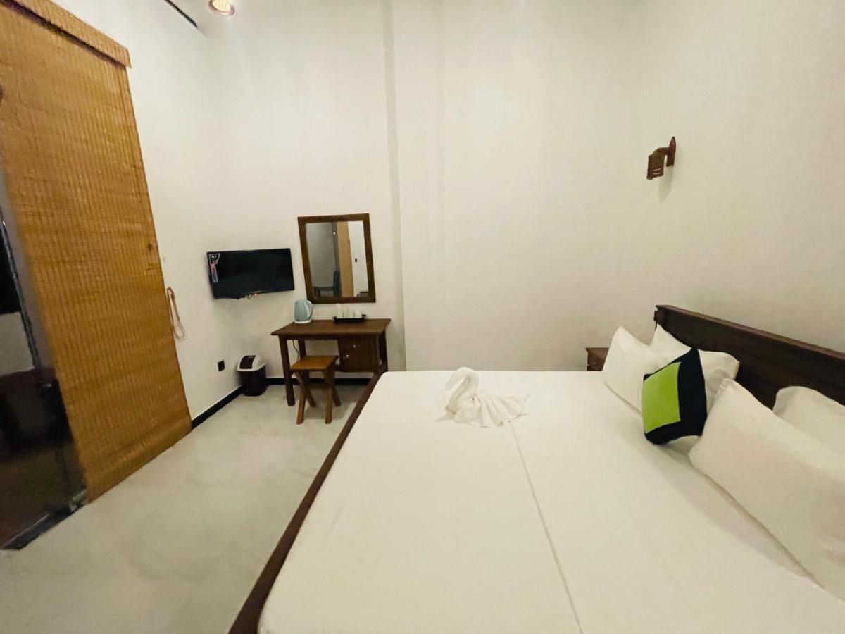 Dk Zur Einkehr Hotel Ahangama Esterno foto