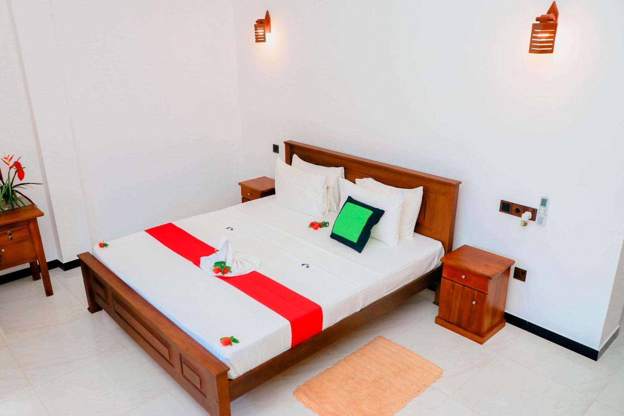 Dk Zur Einkehr Hotel Ahangama Esterno foto