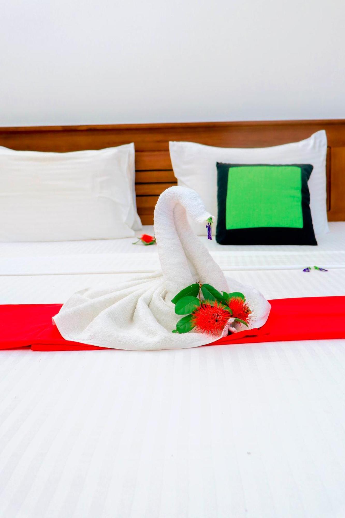 Dk Zur Einkehr Hotel Ahangama Esterno foto