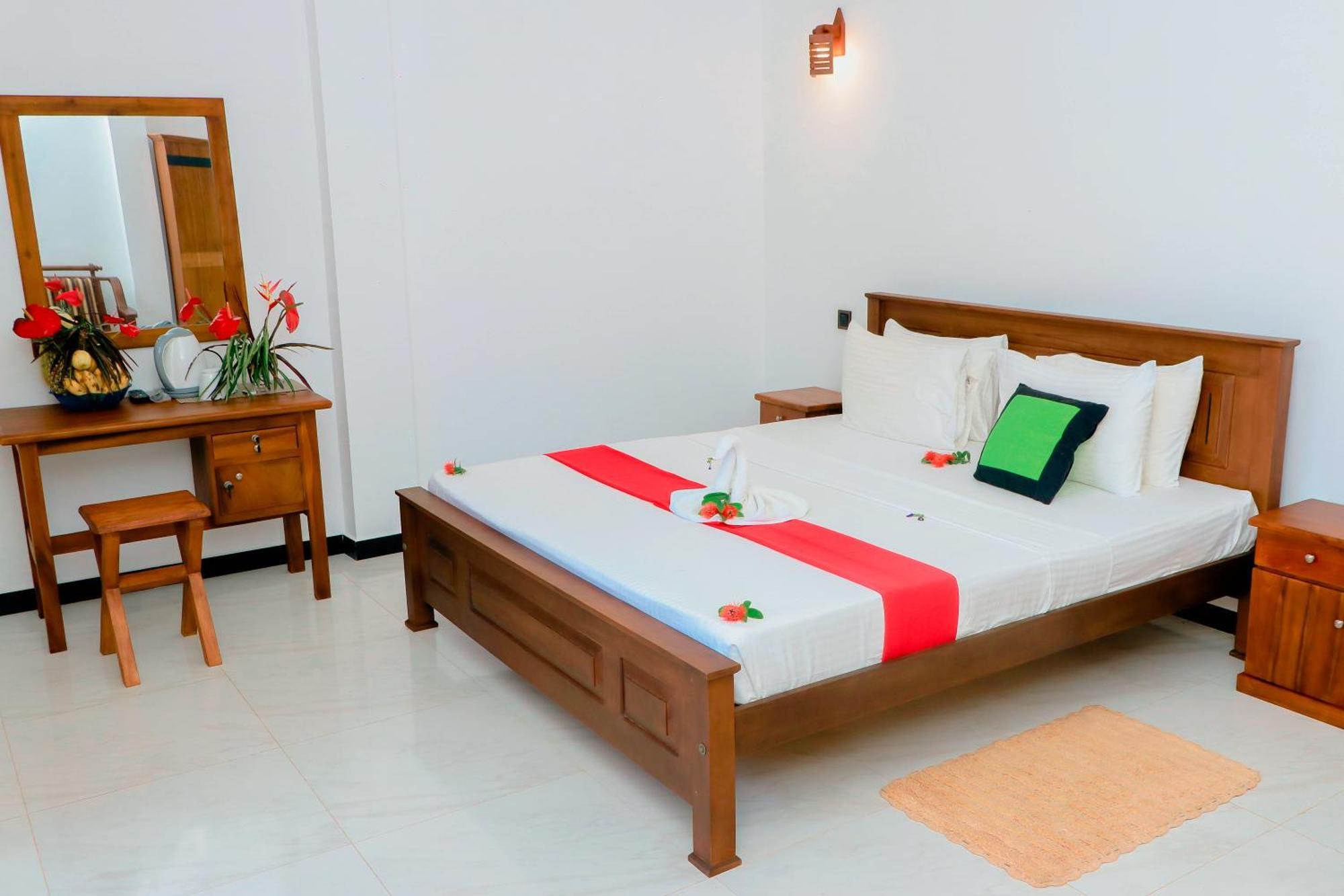 Dk Zur Einkehr Hotel Ahangama Esterno foto