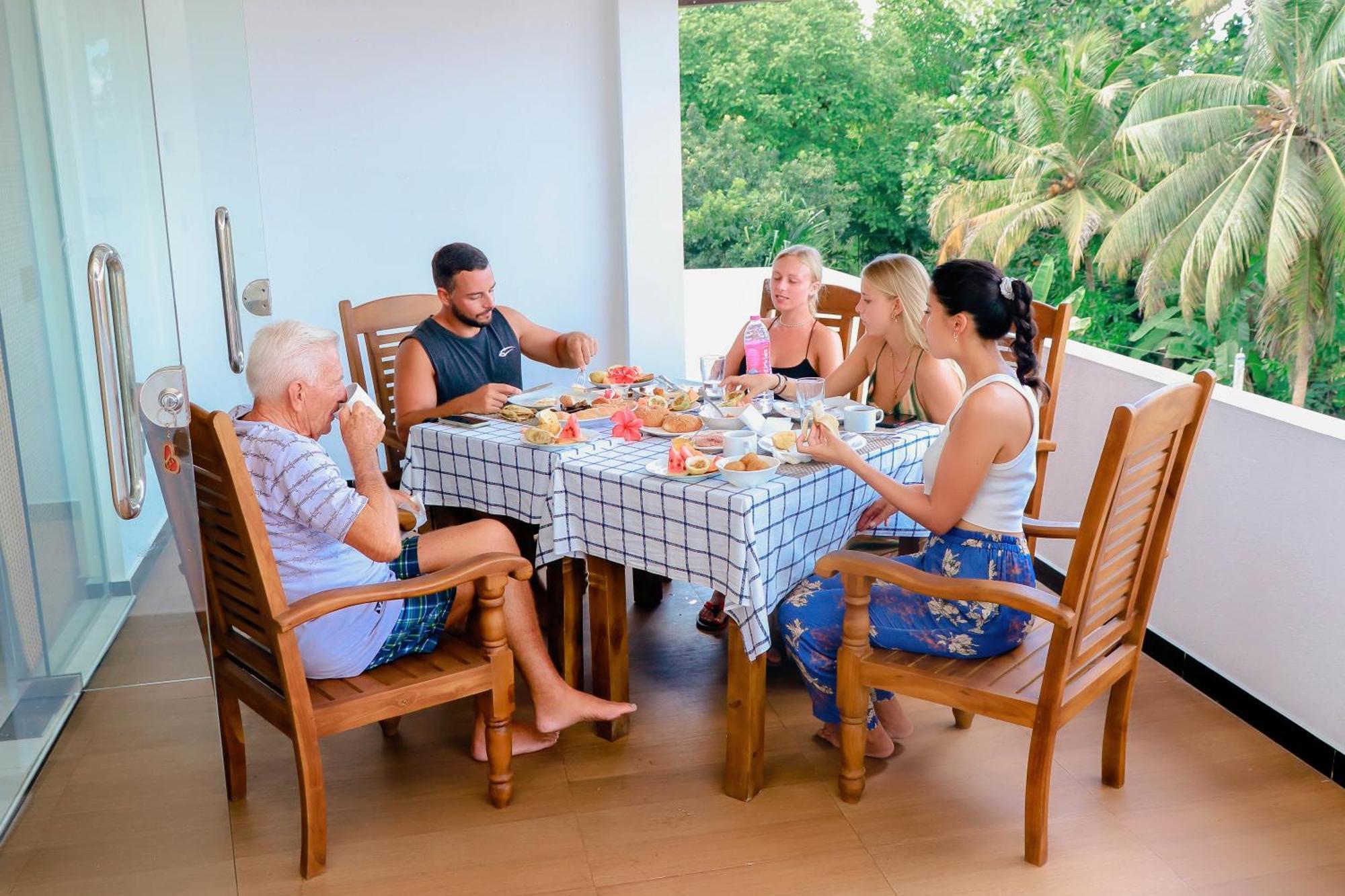 Dk Zur Einkehr Hotel Ahangama Esterno foto
