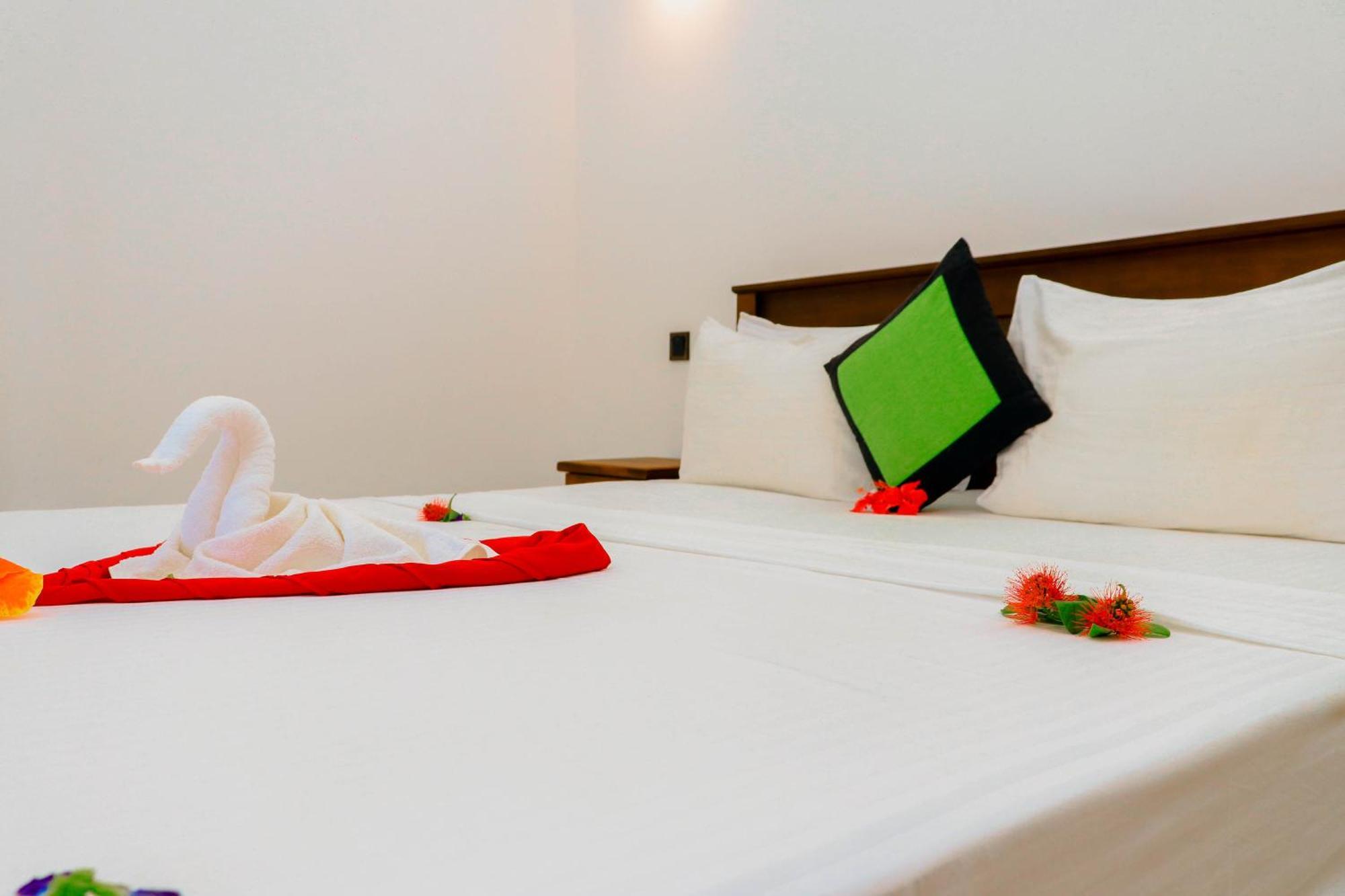 Dk Zur Einkehr Hotel Ahangama Esterno foto
