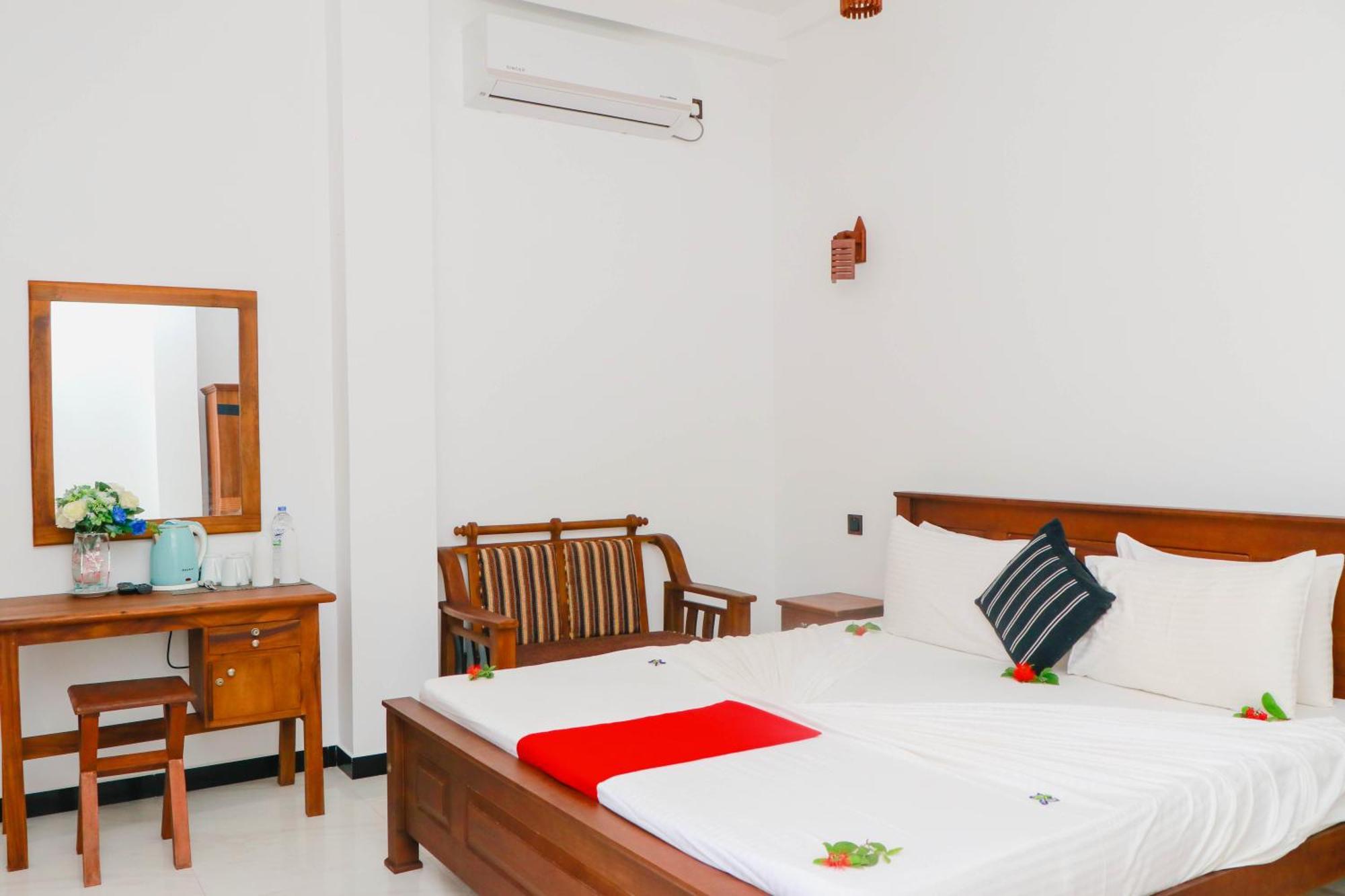Dk Zur Einkehr Hotel Ahangama Esterno foto