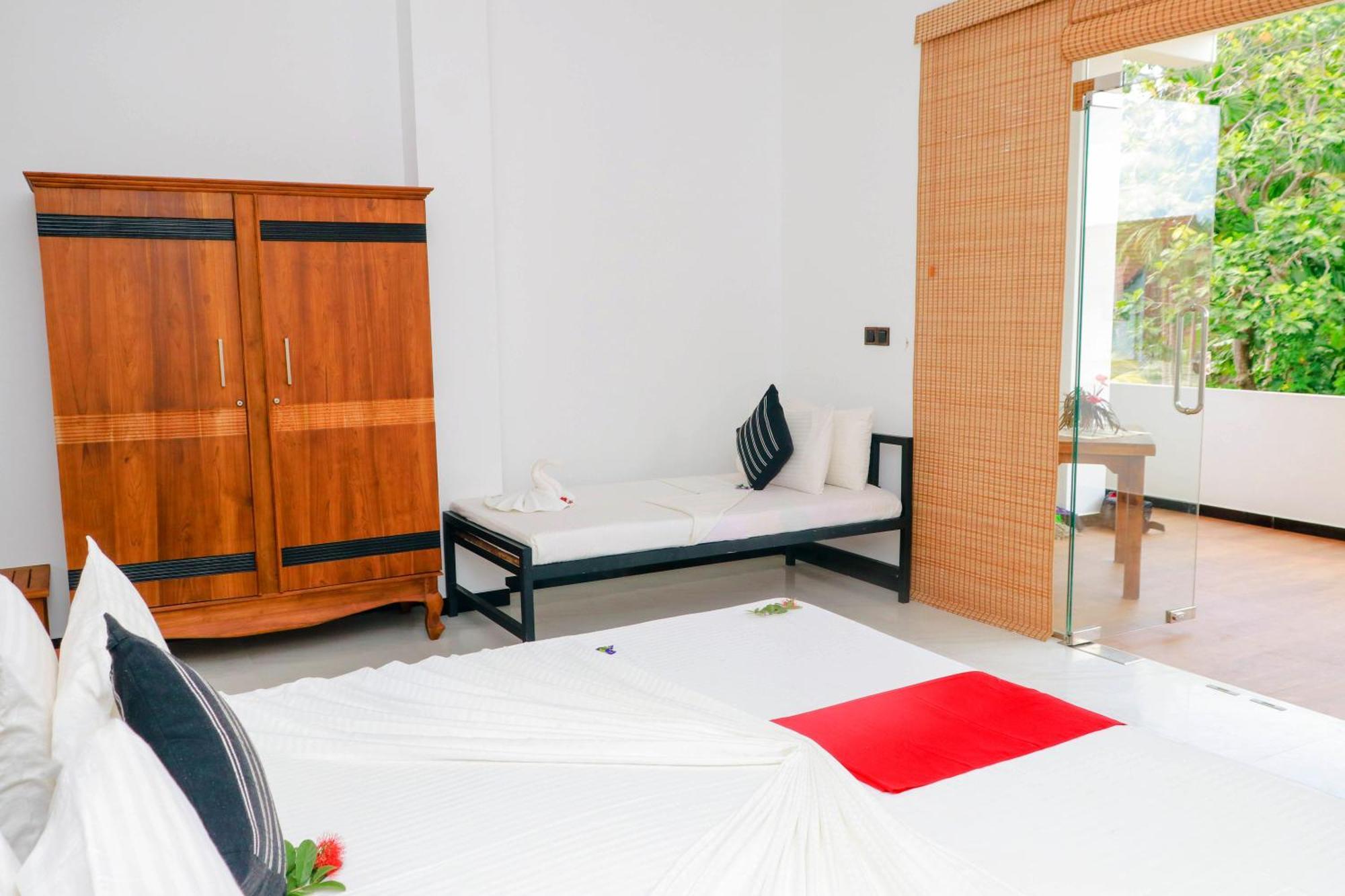 Dk Zur Einkehr Hotel Ahangama Esterno foto