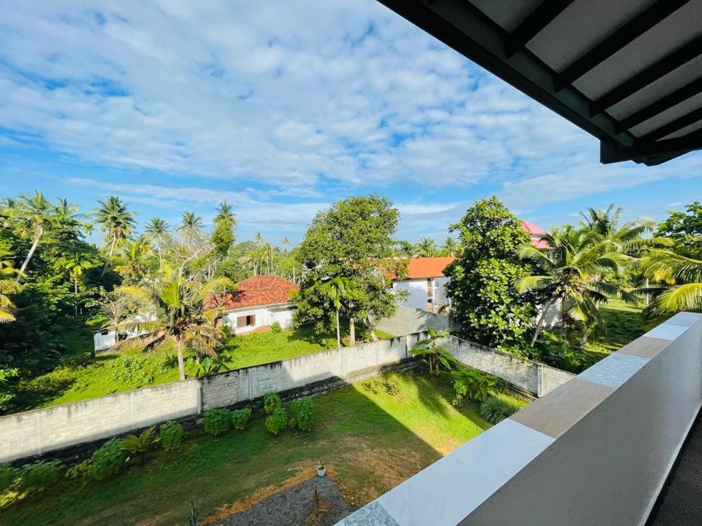 Dk Zur Einkehr Hotel Ahangama Esterno foto